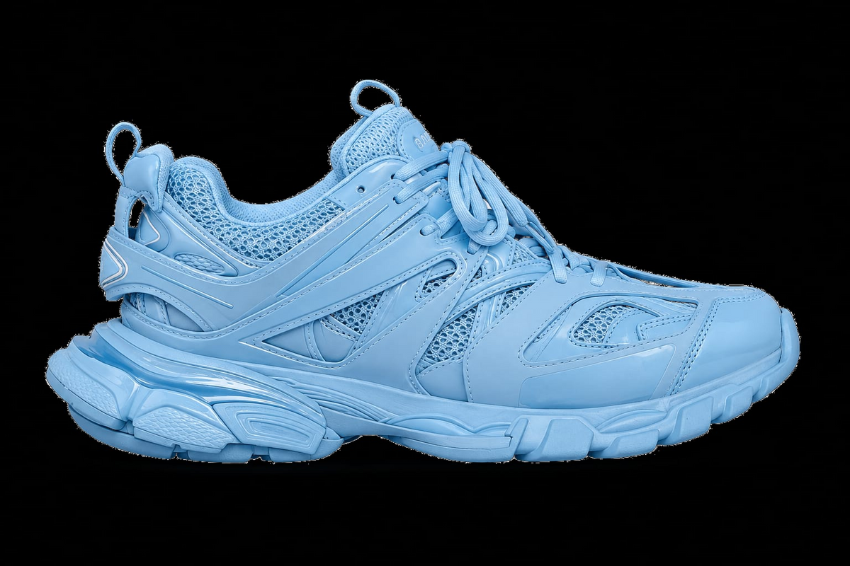 حذاء رياضي Balenciaga Track أزرق فاتح بتصميم متعدد الطبقات